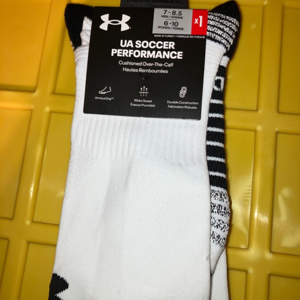 UA soccer (7-8.5) unisex socks